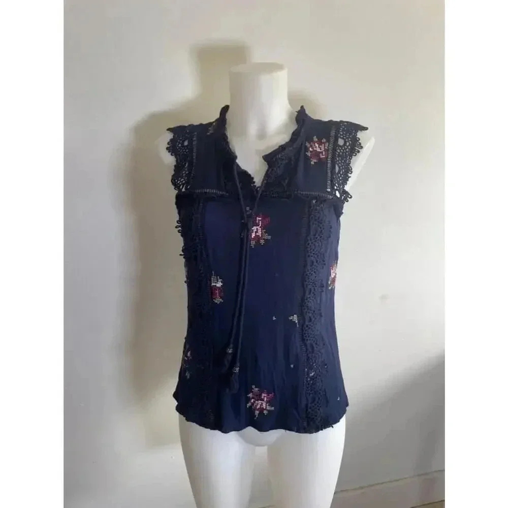 Women's Pale Sky Blue Floral Embroidered Sleeveless Top Size S Stitch Fix 0072